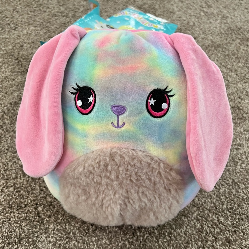 MYSTERY SQUISHMALLOW RAINBOW BUNNY